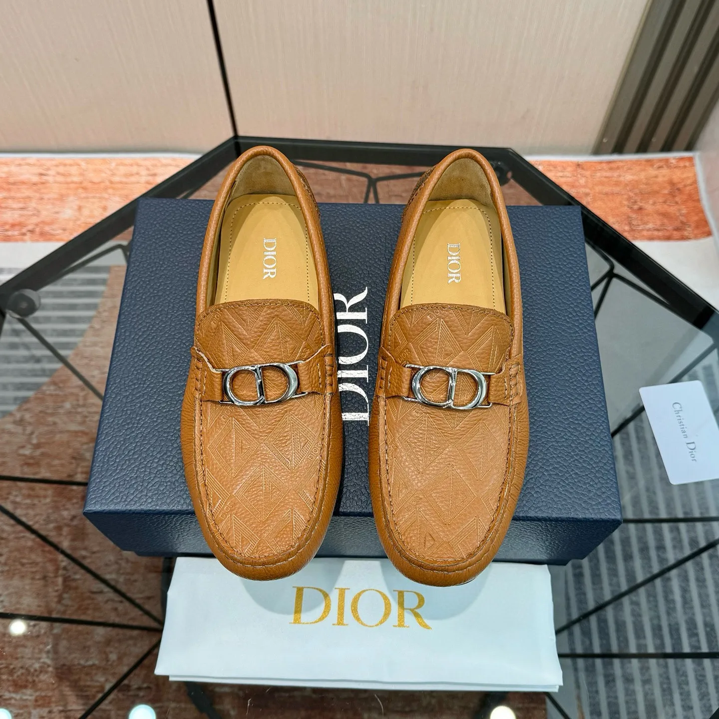 Men's shoes: 580💰 (Niu Li) (Dior Doudou shoes) Exclusive new model Official website new model The upper is made of high-quality imported calf, the color is delicate, and the flowing luxurious texture is tailor-made for exquisite men, creating a noble aura. Delicate and smooth lines. Cowhide lining. Size: 38-44, 45 customized. Outdoor driving shoes for experienced drivers🚗